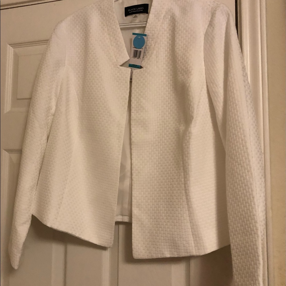 White short jacket. Size XL. NT